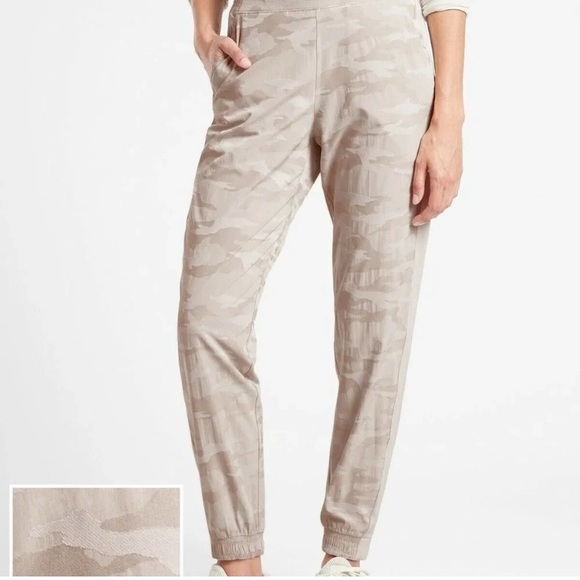 Athleta Pants - Athleta Brooklyn Camo Jogger Pants Size 0